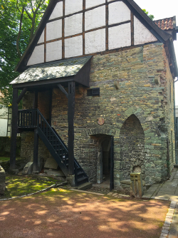 Romanisches Haus am Burghofmuseum